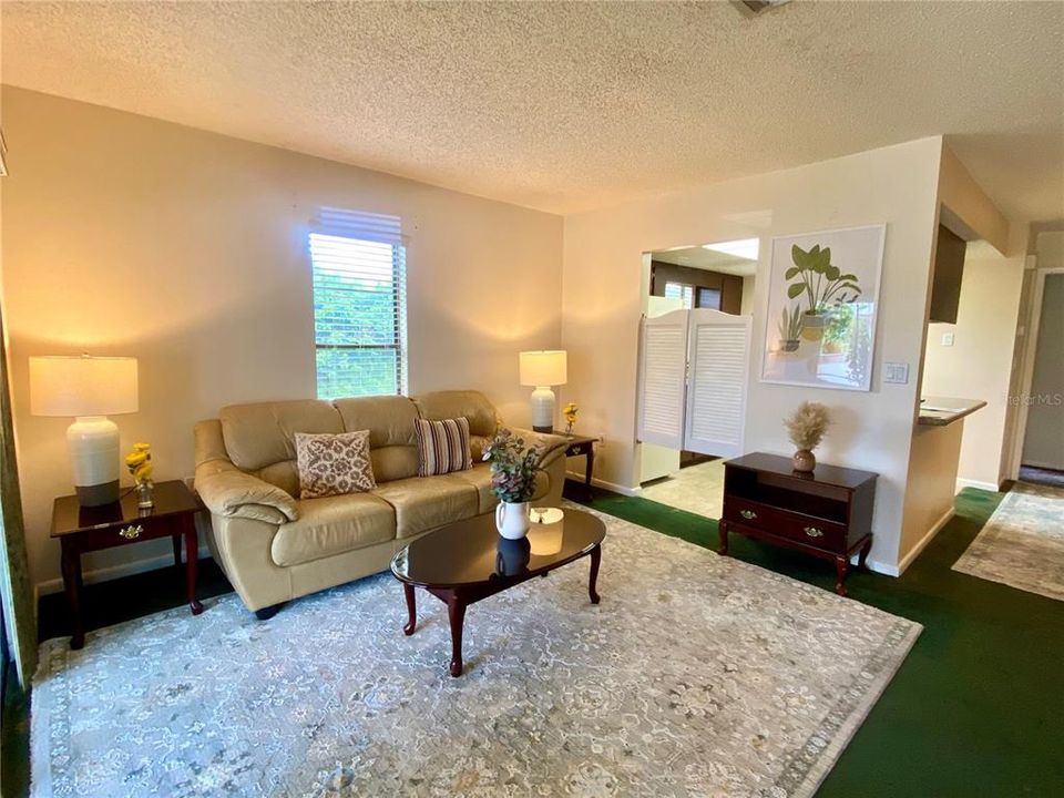 待售: $113,500 (1 贝兹, 1 浴室, 749 平方英尺)