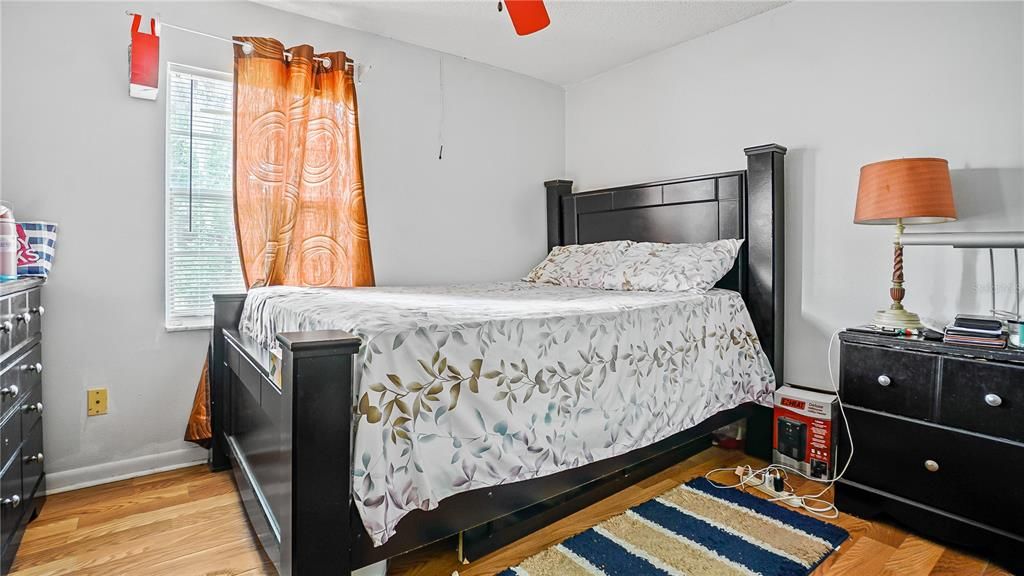 待售: $359,999 (4 贝兹, 2 浴室, 2307 平方英尺)