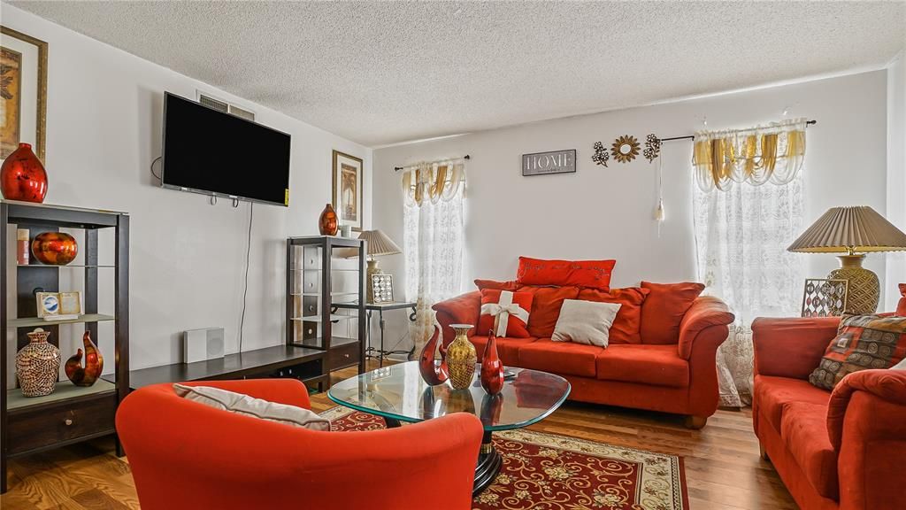 待售: $359,999 (4 贝兹, 2 浴室, 2307 平方英尺)