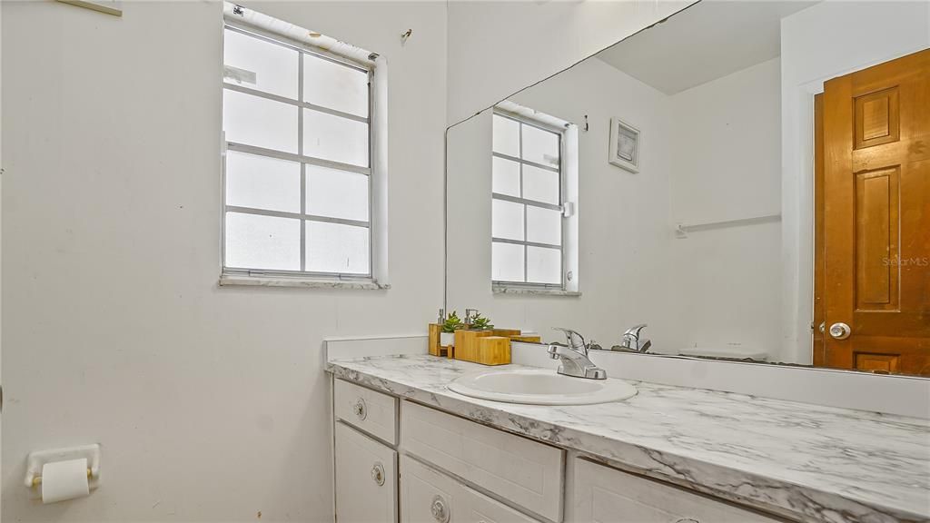 待售: $359,999 (4 贝兹, 2 浴室, 2307 平方英尺)