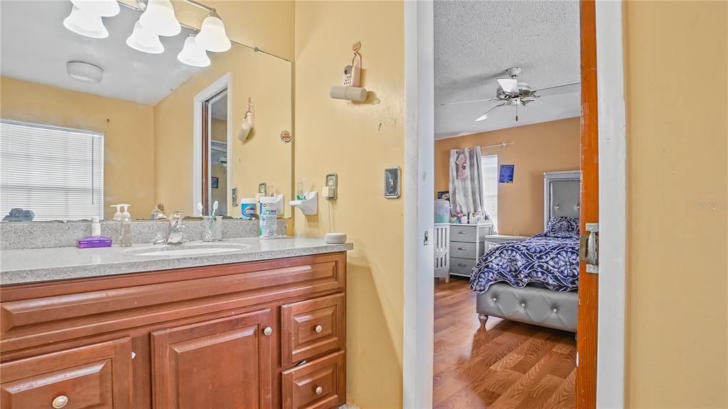 待售: $359,999 (4 贝兹, 2 浴室, 2307 平方英尺)