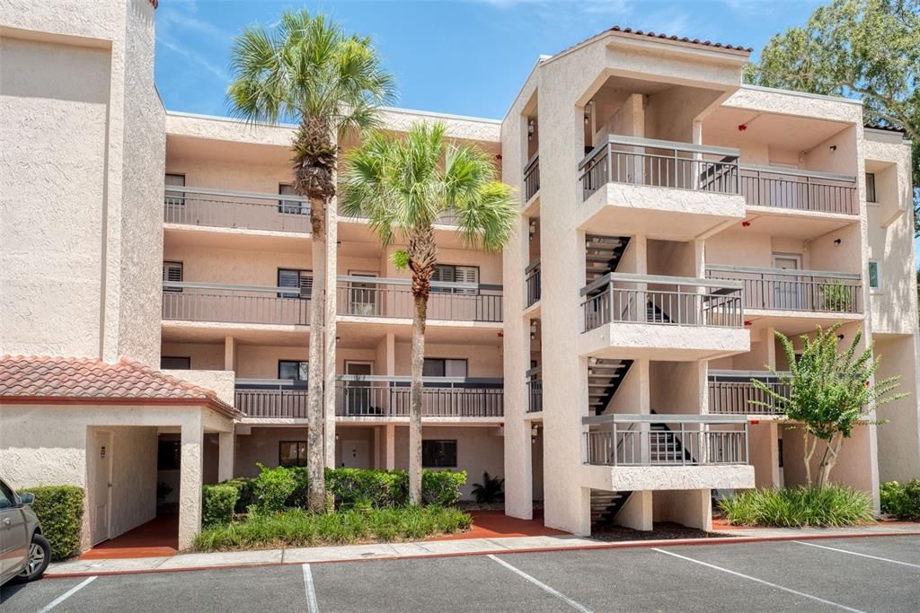 Beautifully maintained first floor condo