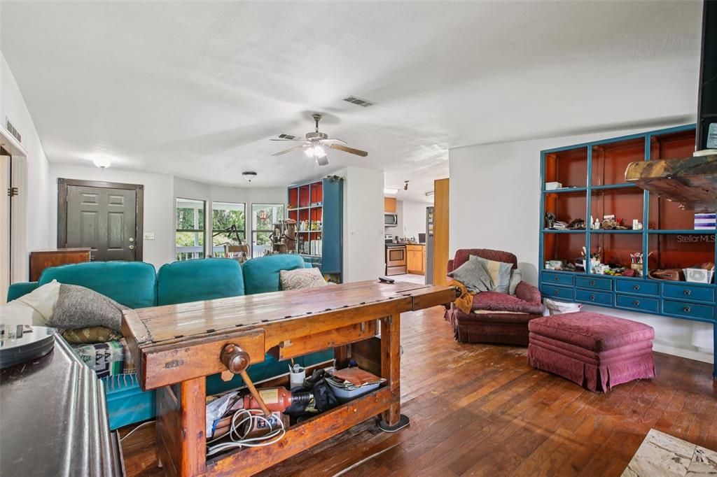 En Venta: $585,900 (3 camas, 2 baños, 1848 Pies cuadrados)