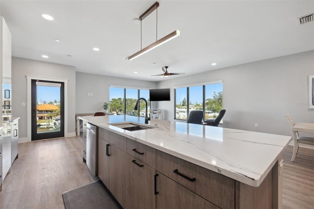 For Sale: $4,649,000 (10 beds, 0 baths, 6424 Square Feet)