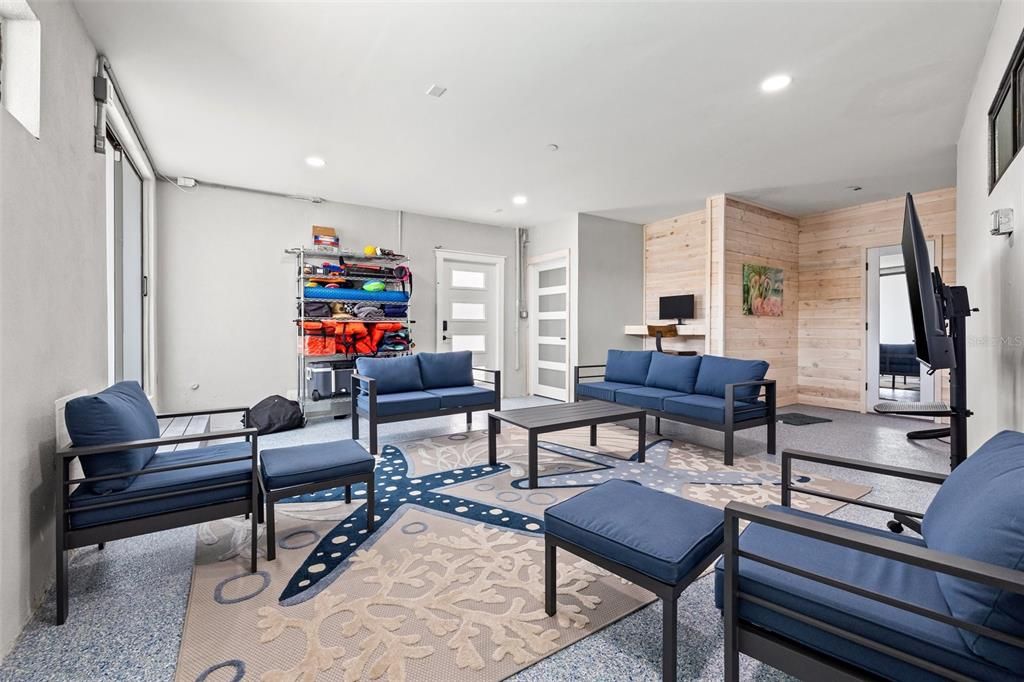 For Sale: $4,649,000 (10 beds, 0 baths, 6424 Square Feet)