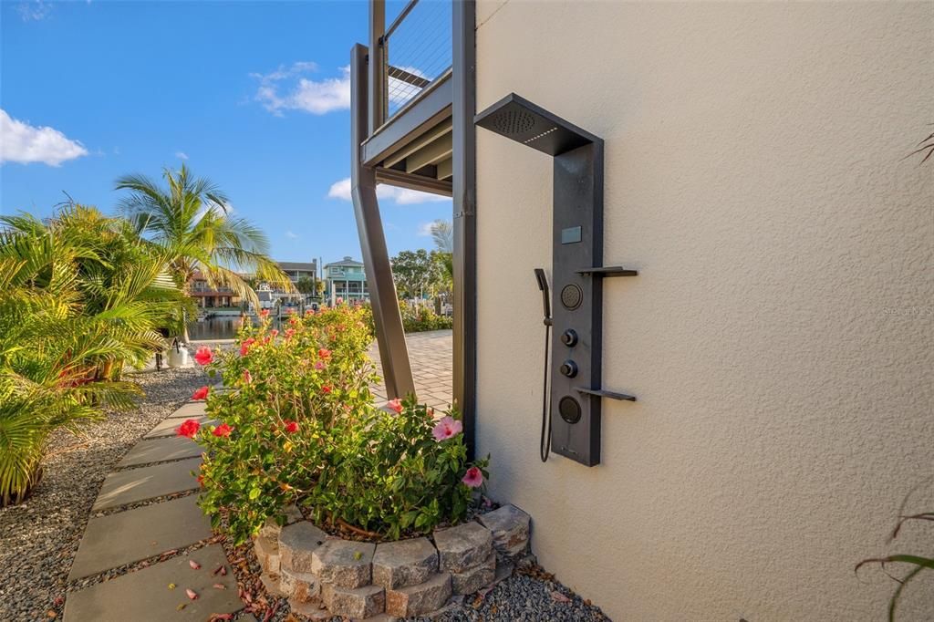 For Sale: $4,649,000 (10 beds, 0 baths, 6424 Square Feet)