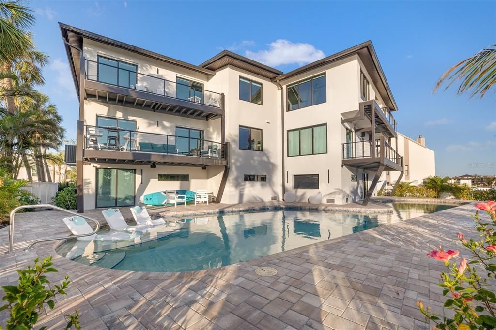 For Sale: $4,649,000 (10 beds, 0 baths, 6424 Square Feet)