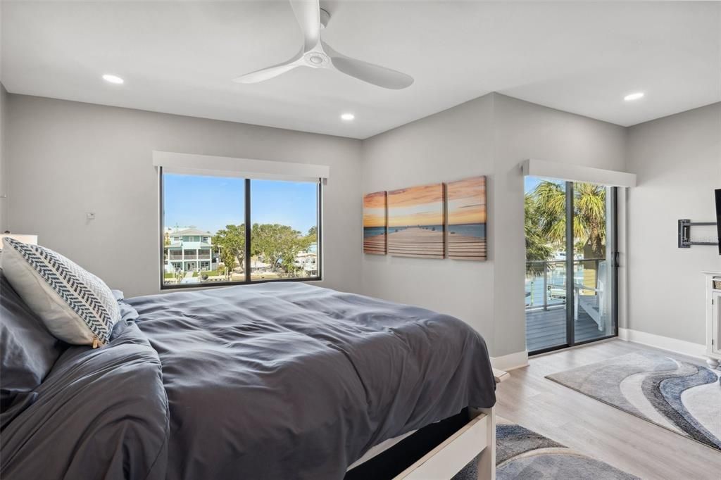 For Sale: $4,649,000 (10 beds, 0 baths, 6424 Square Feet)