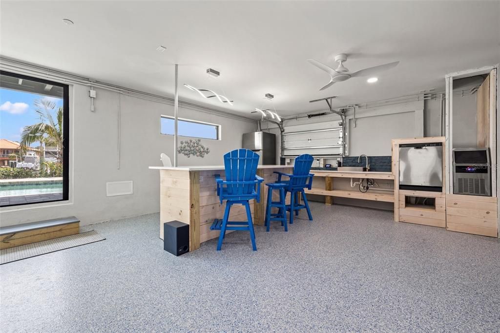 For Sale: $4,649,000 (10 beds, 0 baths, 6424 Square Feet)