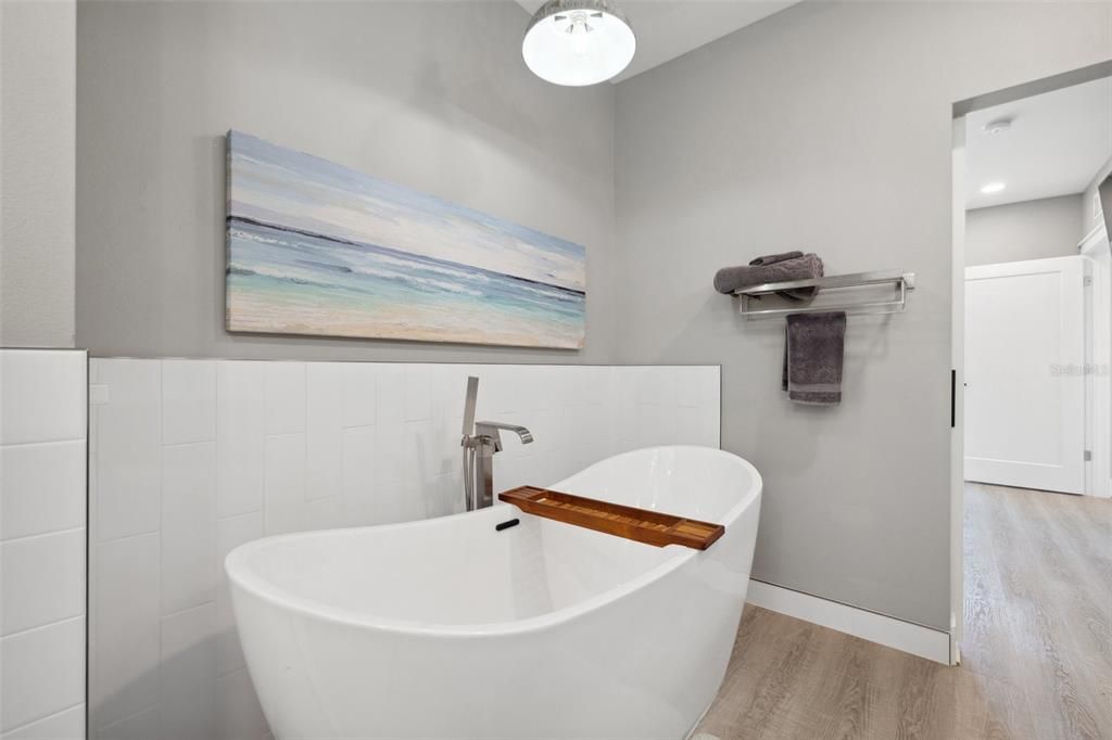 For Sale: $4,649,000 (10 beds, 0 baths, 6424 Square Feet)