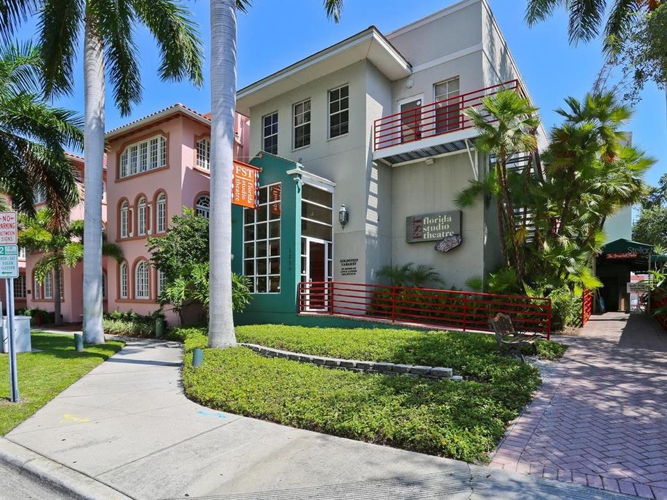 For Sale: $5,990,000 (1.42 acres)