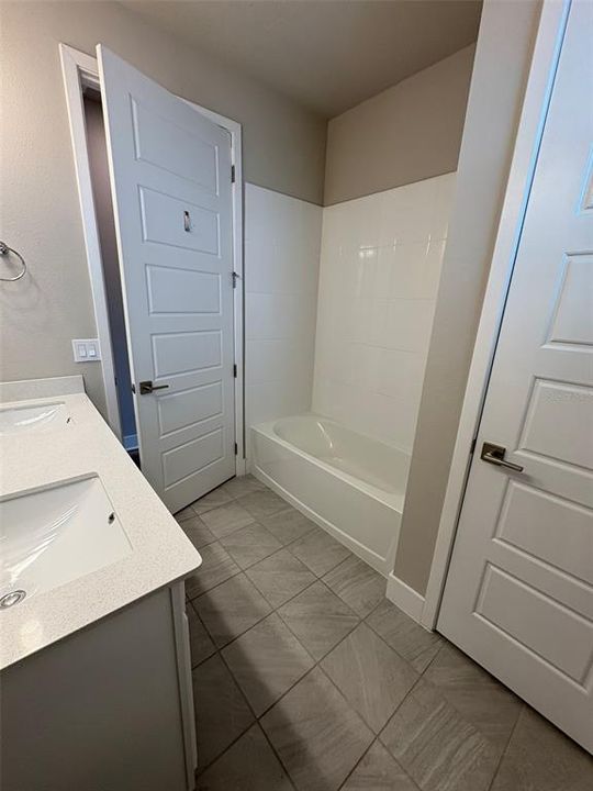 Под контрактом: $510,000 (4 спален, 3 ванн, 2185 Квадратных фут)