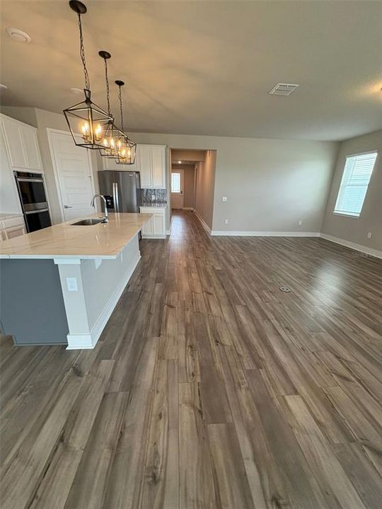 Под контрактом: $510,000 (4 спален, 3 ванн, 2185 Квадратных фут)