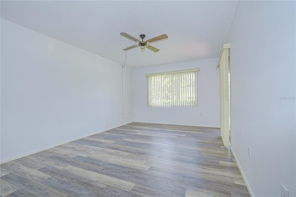 Activo con contrato: $89,900 (1 camas, 1 baños, 706 Pies cuadrados)
