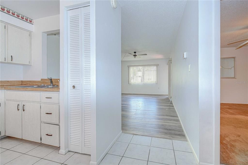 Activo con contrato: $89,900 (1 camas, 1 baños, 706 Pies cuadrados)