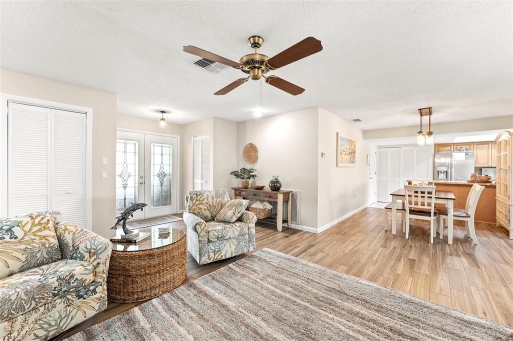 En Venta: $279,000 (2 camas, 2 baños, 1674 Pies cuadrados)