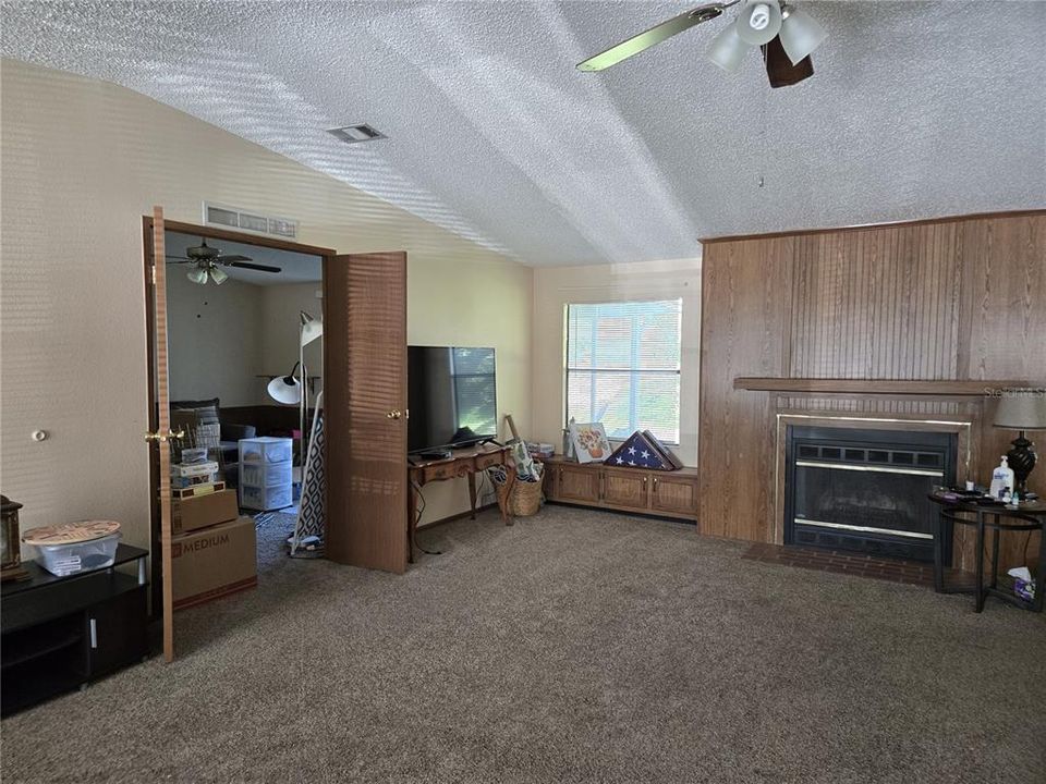 For Sale: $199,000 (3 beds, 2 baths, 1864 Square Feet)