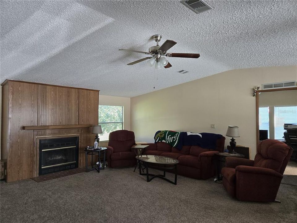 For Sale: $199,000 (3 beds, 2 baths, 1864 Square Feet)