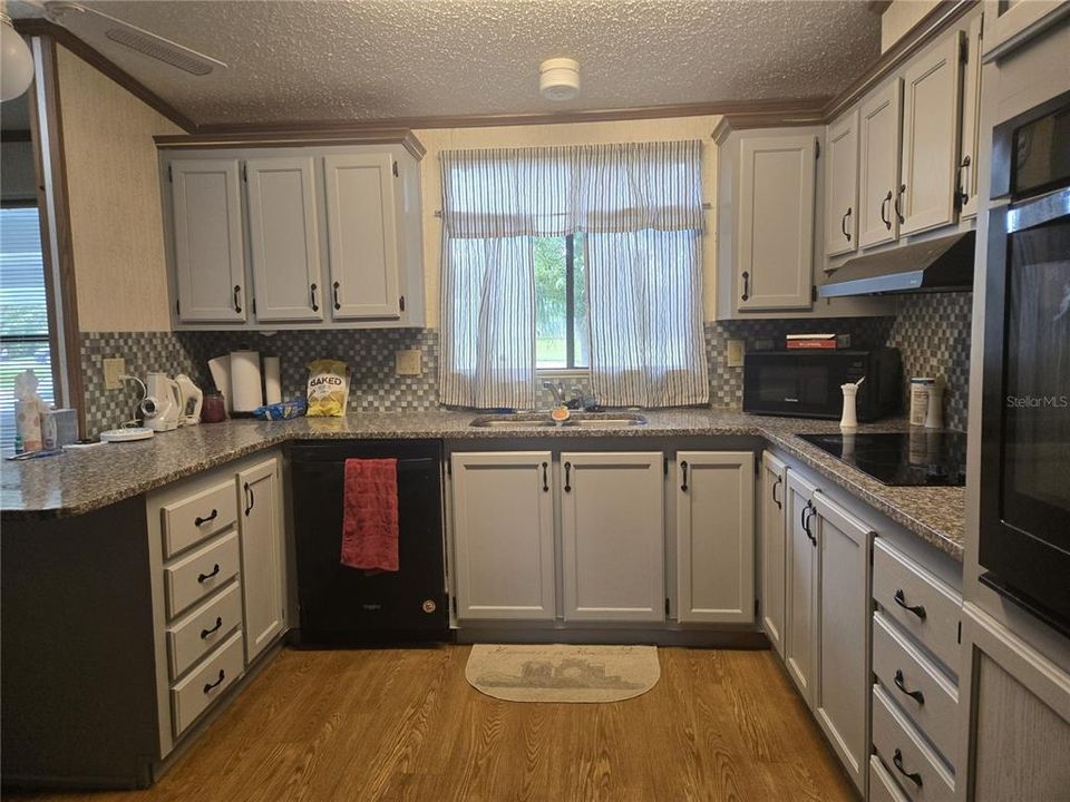 For Sale: $199,000 (3 beds, 2 baths, 1864 Square Feet)