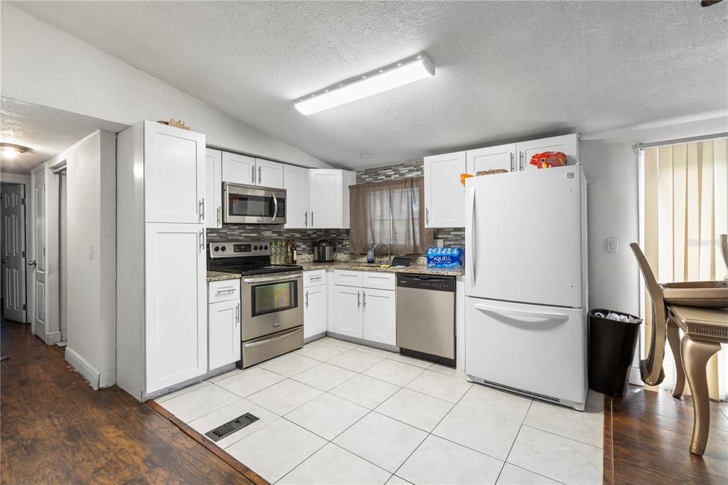 Activo con contrato: $155,000 (3 camas, 2 baños, 960 Pies cuadrados)