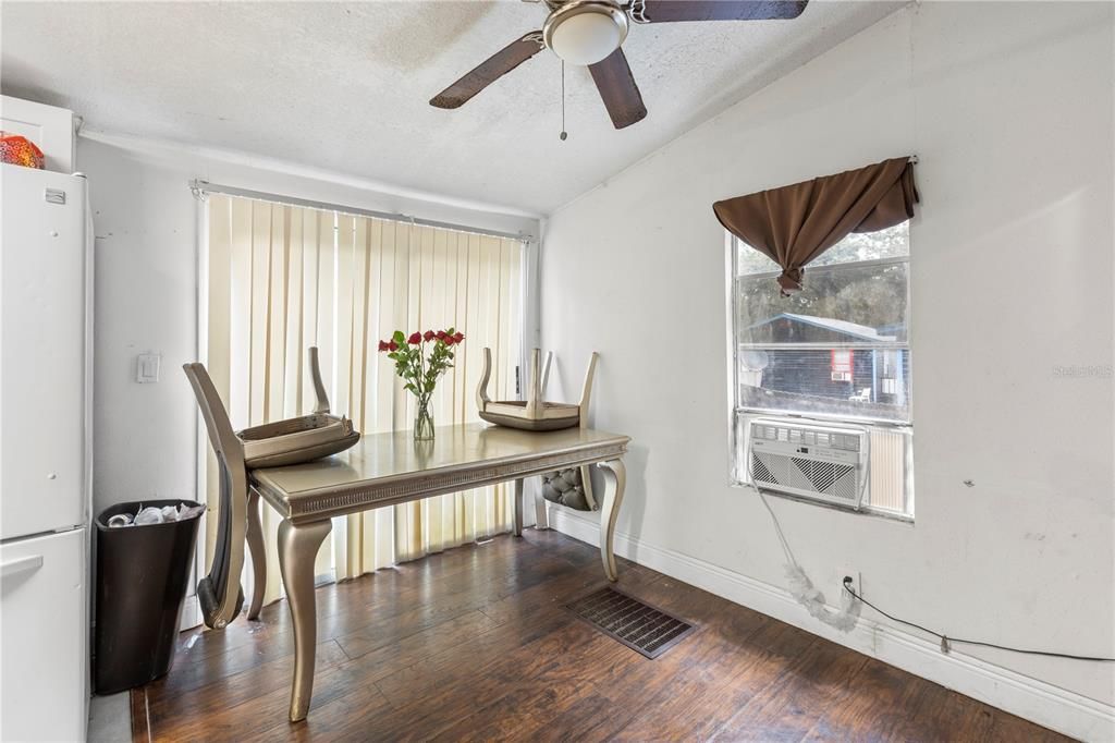 Activo con contrato: $155,000 (3 camas, 2 baños, 960 Pies cuadrados)