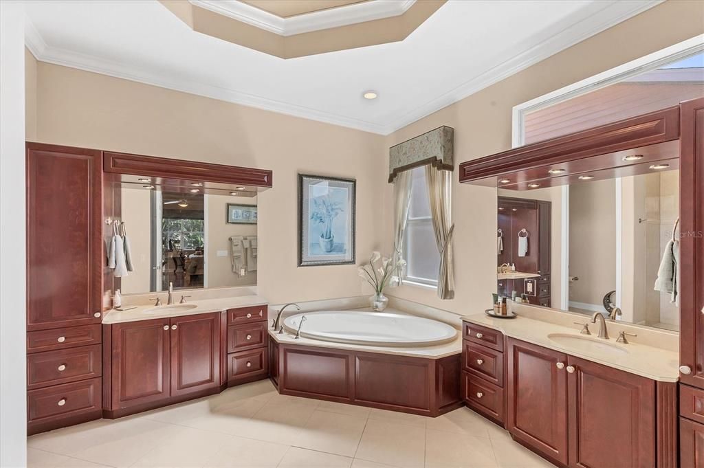 En Venta: $2,499,999 (5 camas, 5 baños, 3738 Pies cuadrados)