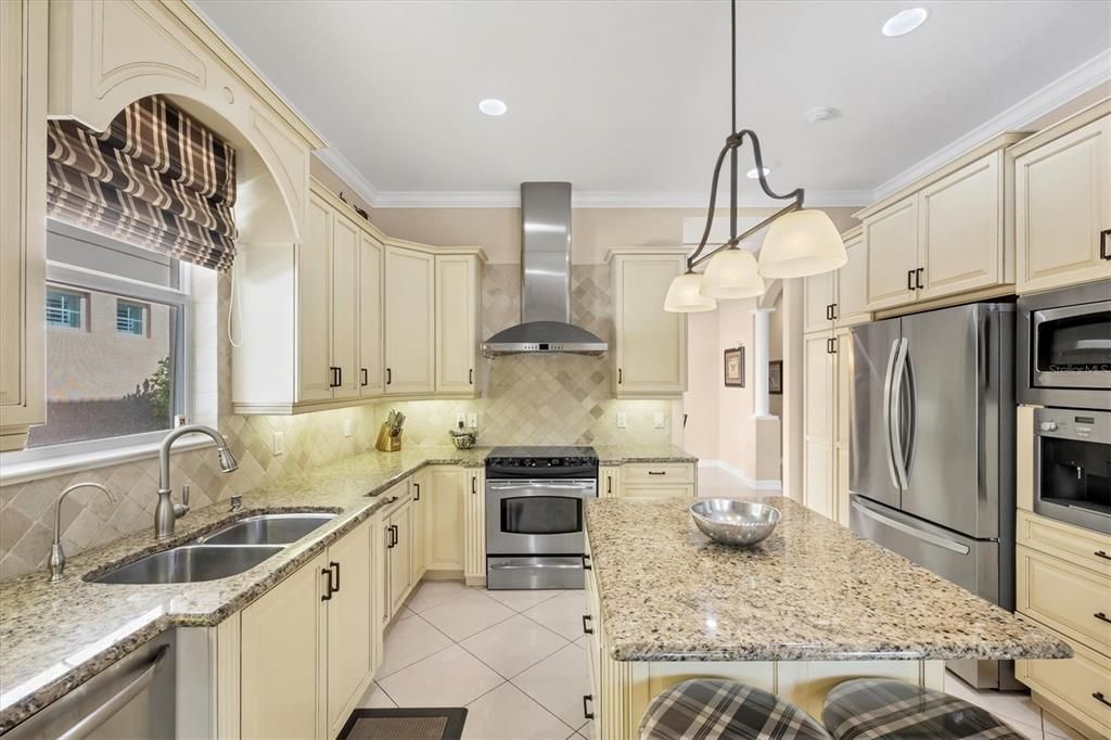 En Venta: $2,499,999 (5 camas, 5 baños, 3738 Pies cuadrados)