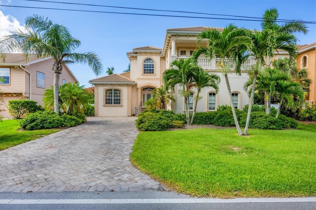 En Venta: $2,499,999 (5 camas, 5 baños, 3738 Pies cuadrados)