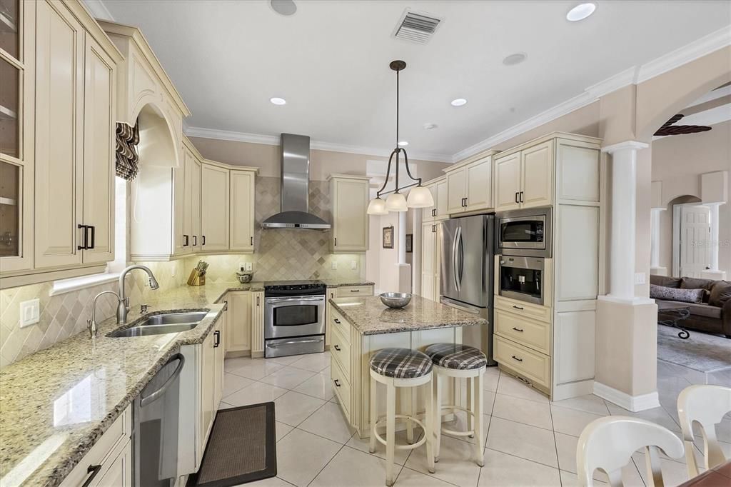 En Venta: $2,499,999 (5 camas, 5 baños, 3738 Pies cuadrados)