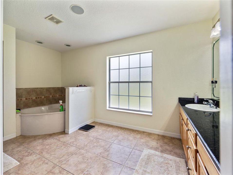 En Venta: $519,999 (3 camas, 3 baños, 2590 Pies cuadrados)