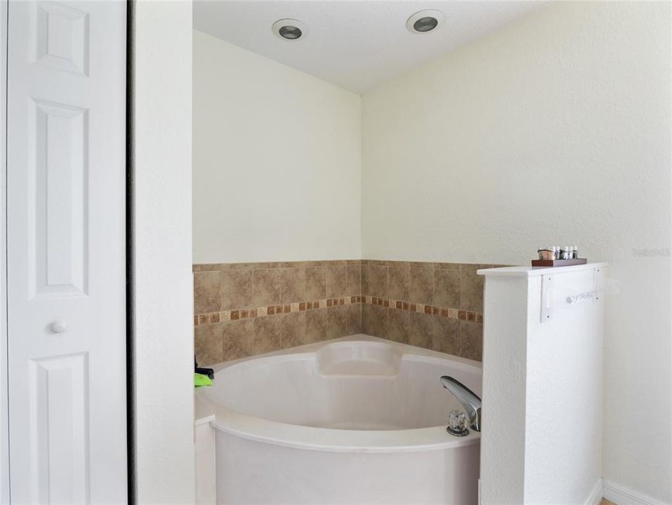 En Venta: $519,999 (3 camas, 3 baños, 2590 Pies cuadrados)