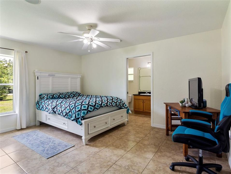 En Venta: $519,999 (3 camas, 3 baños, 2590 Pies cuadrados)