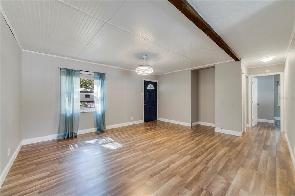 Active With Contract: $250,000 (3 beds, 2 baths, 1000 Square Feet)