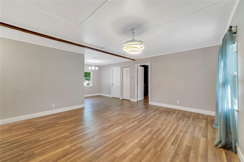 Active With Contract: $250,000 (3 beds, 2 baths, 1000 Square Feet)