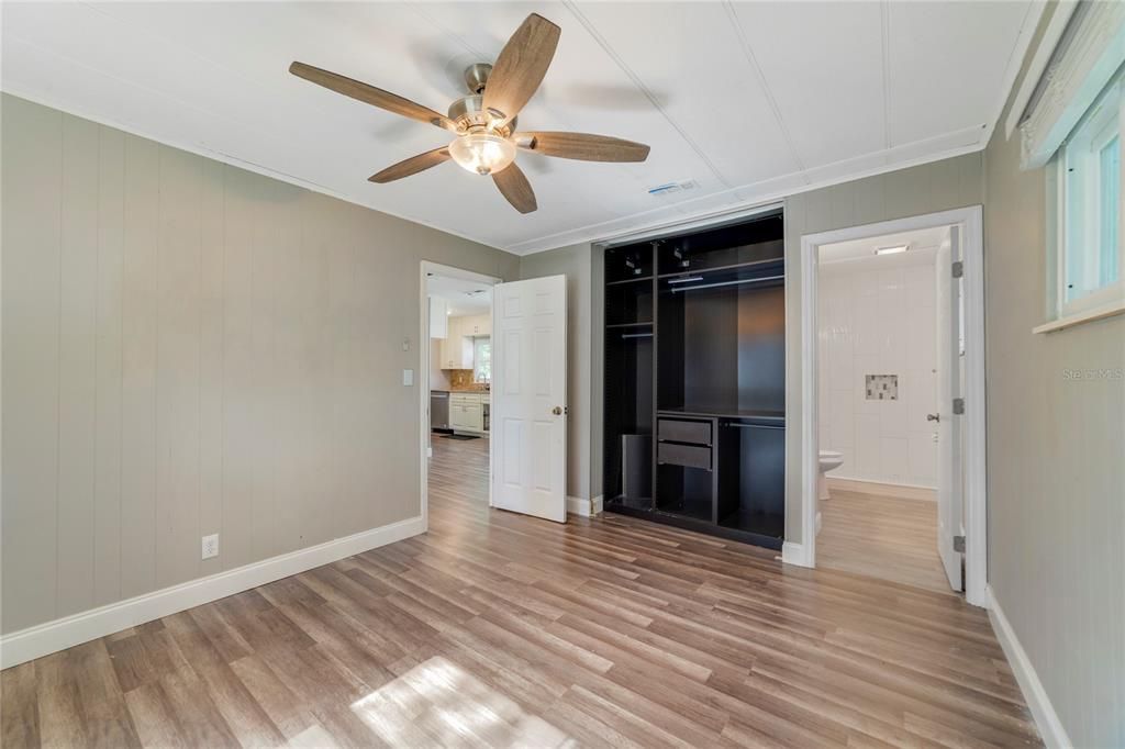 Active With Contract: $250,000 (3 beds, 2 baths, 1000 Square Feet)