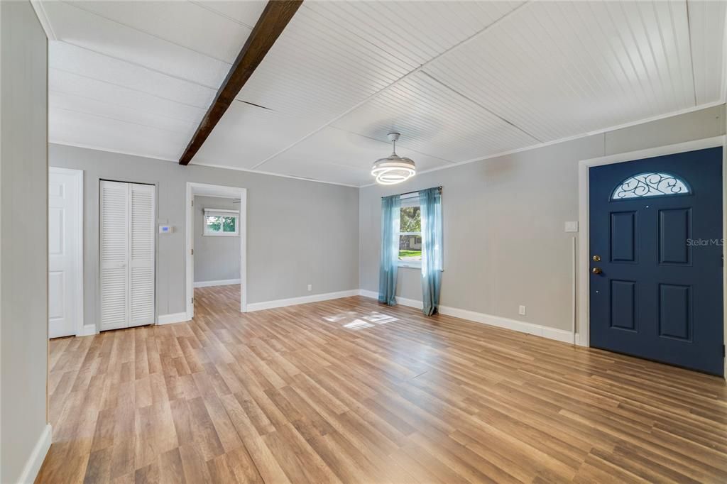 Active With Contract: $250,000 (3 beds, 2 baths, 1000 Square Feet)