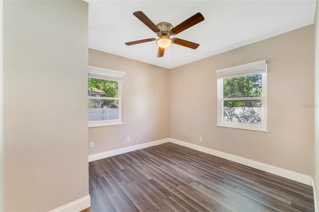 Active With Contract: $250,000 (3 beds, 2 baths, 1000 Square Feet)