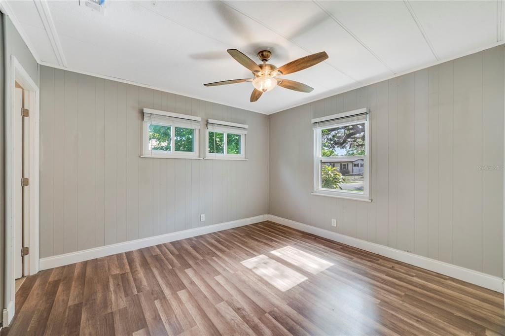 Active With Contract: $250,000 (3 beds, 2 baths, 1000 Square Feet)