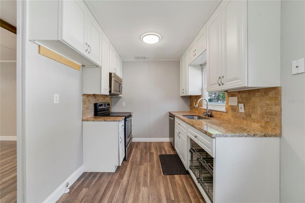 Active With Contract: $250,000 (3 beds, 2 baths, 1000 Square Feet)