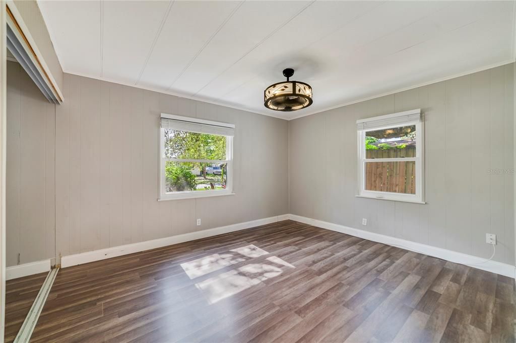 Active With Contract: $250,000 (3 beds, 2 baths, 1000 Square Feet)