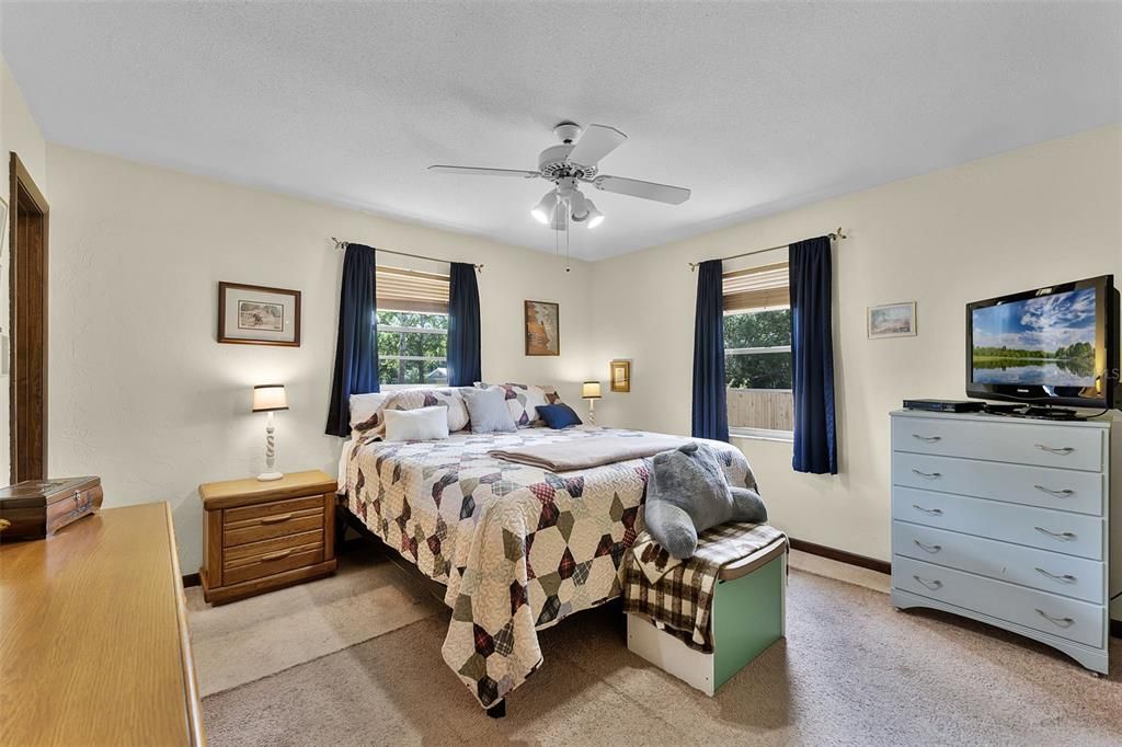 На продажу: $314,500 (3 спален, 2 ванн, 1316 Квадратных фут)