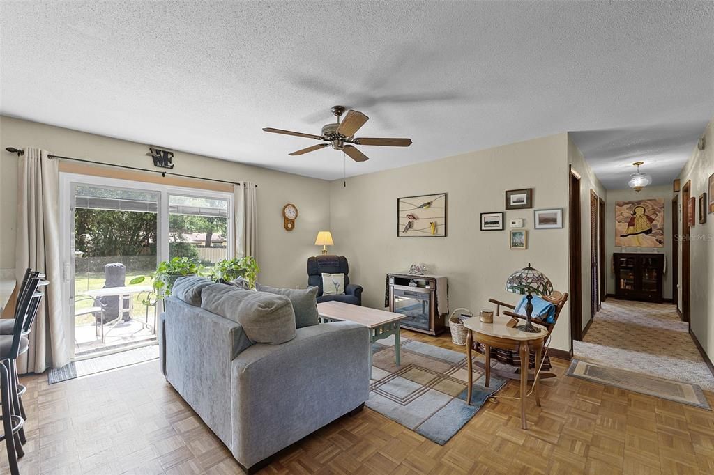 На продажу: $314,500 (3 спален, 2 ванн, 1316 Квадратных фут)