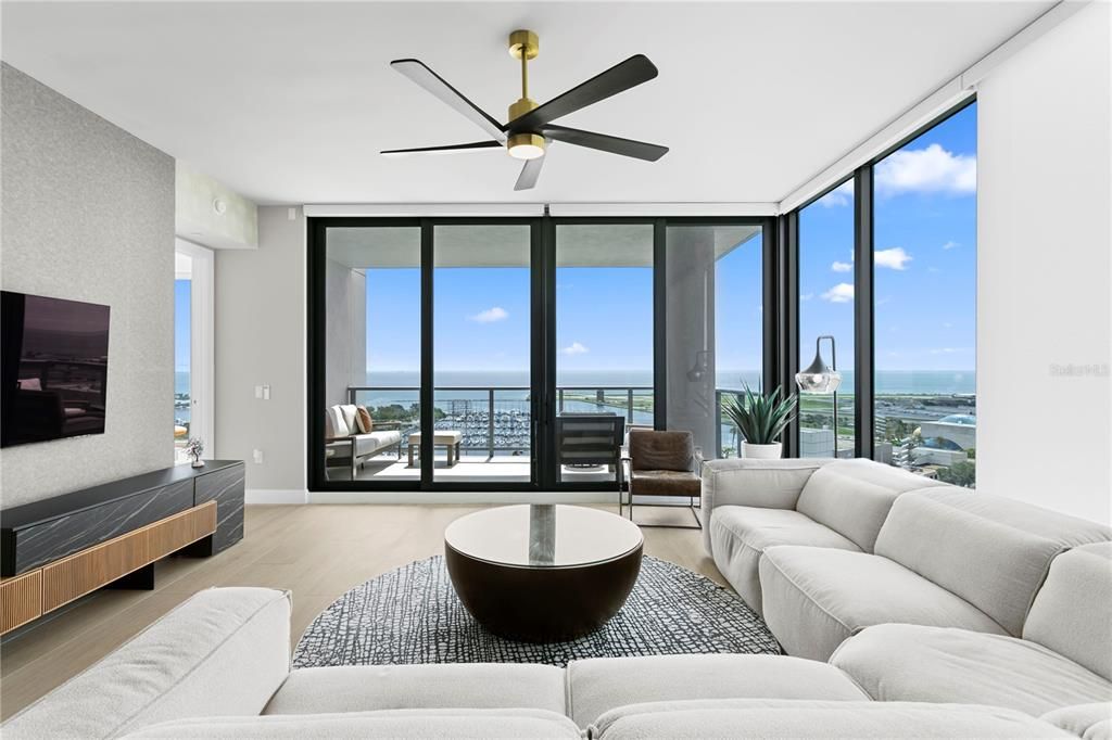 Activo con contrato: $2,375,000 (3 camas, 4 baños, 2712 Pies cuadrados)