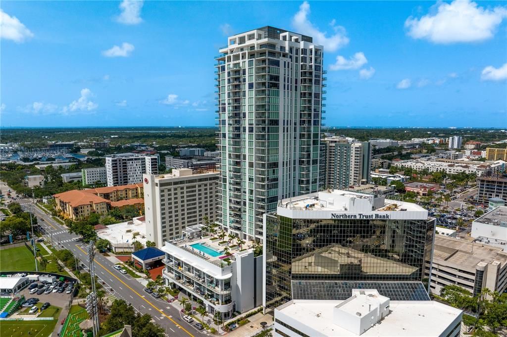 Activo con contrato: $2,375,000 (3 camas, 4 baños, 2712 Pies cuadrados)