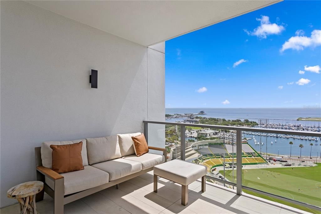 Activo con contrato: $2,375,000 (3 camas, 4 baños, 2712 Pies cuadrados)