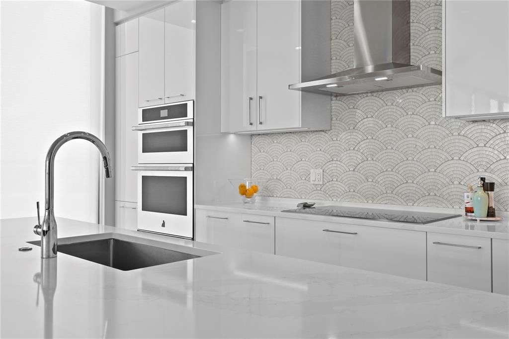 Activo con contrato: $2,375,000 (3 camas, 4 baños, 2712 Pies cuadrados)