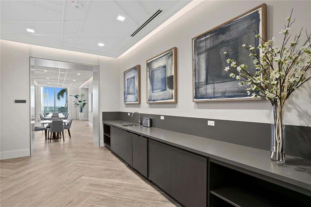 Activo con contrato: $2,375,000 (3 camas, 4 baños, 2712 Pies cuadrados)