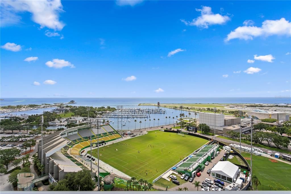 Activo con contrato: $2,375,000 (3 camas, 4 baños, 2712 Pies cuadrados)