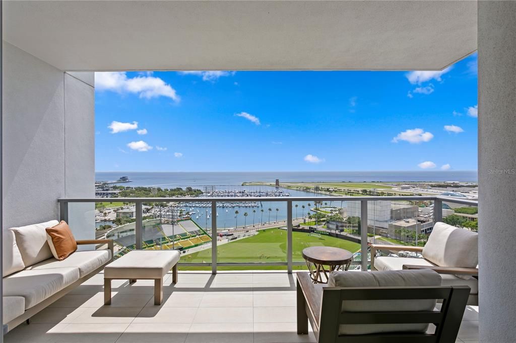 Activo con contrato: $2,375,000 (3 camas, 4 baños, 2712 Pies cuadrados)