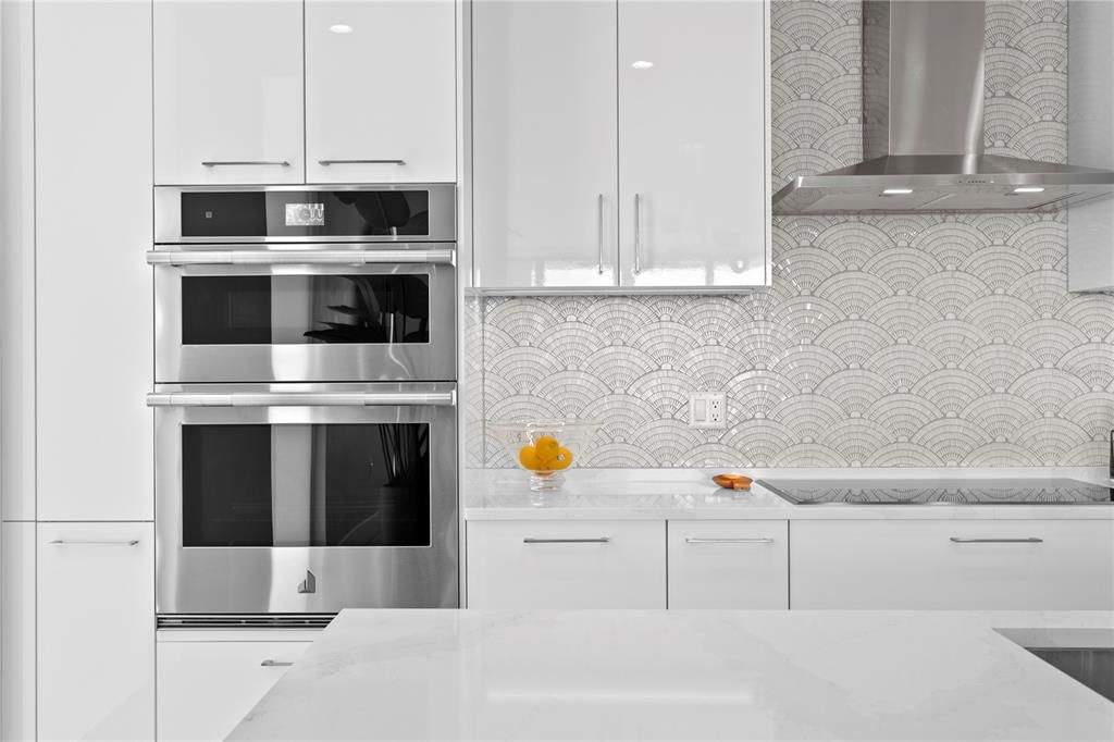 Activo con contrato: $2,375,000 (3 camas, 4 baños, 2712 Pies cuadrados)